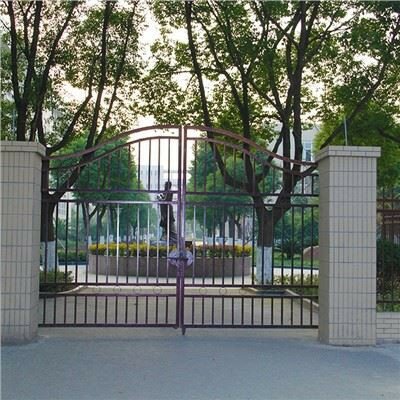 Cổng thép sang trọng